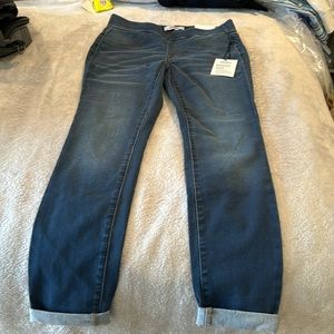 Women skinny cropped jeans. Brand new with tags .